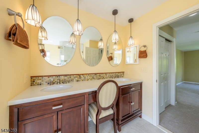 16 Landau Rd