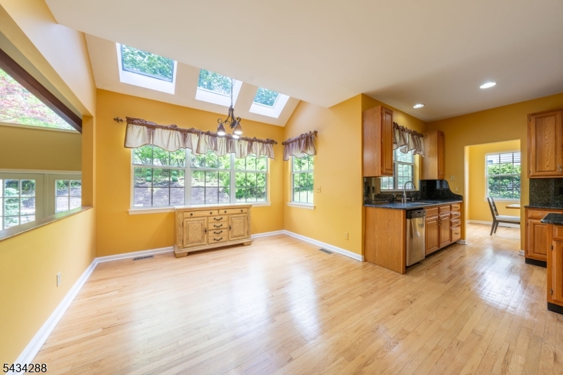 16 Landau Rd