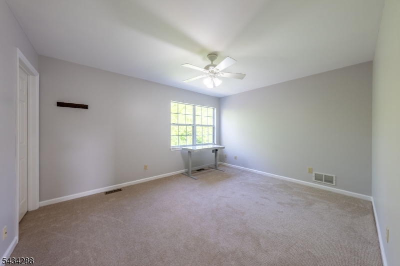 16 Landau Rd