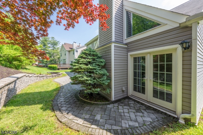 16 Landau Rd