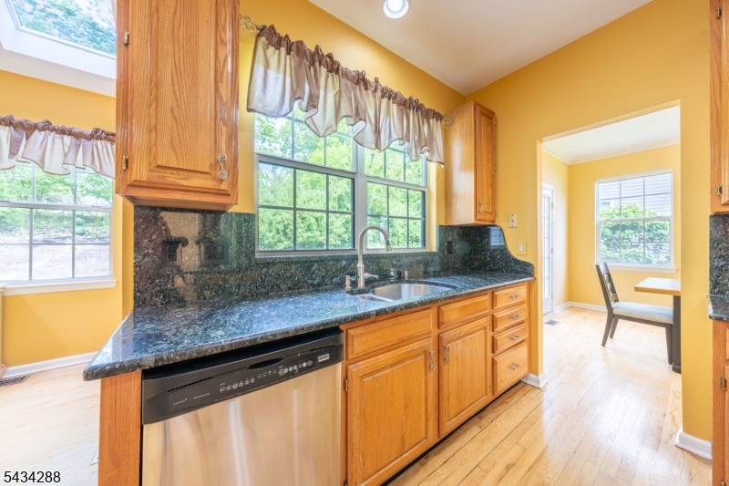 16 Landau Rd