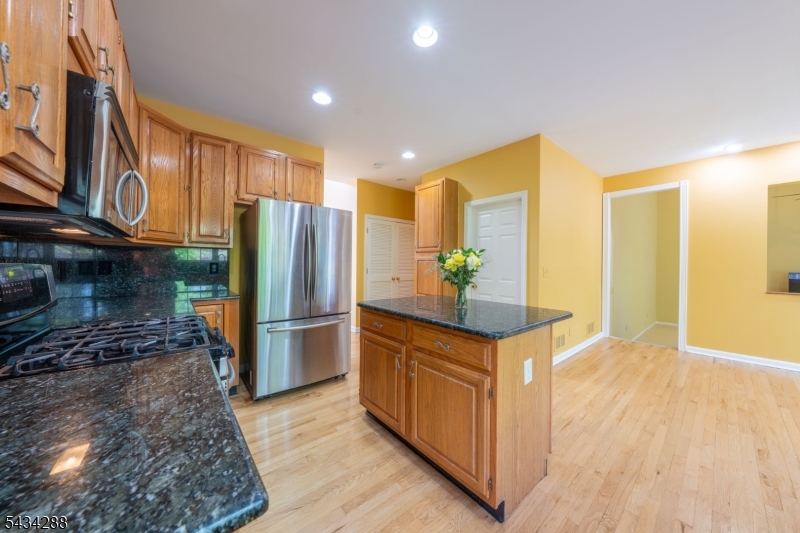 16 Landau Rd