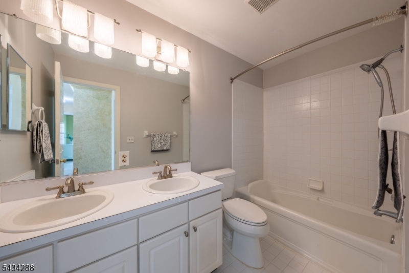 16 Landau Rd
