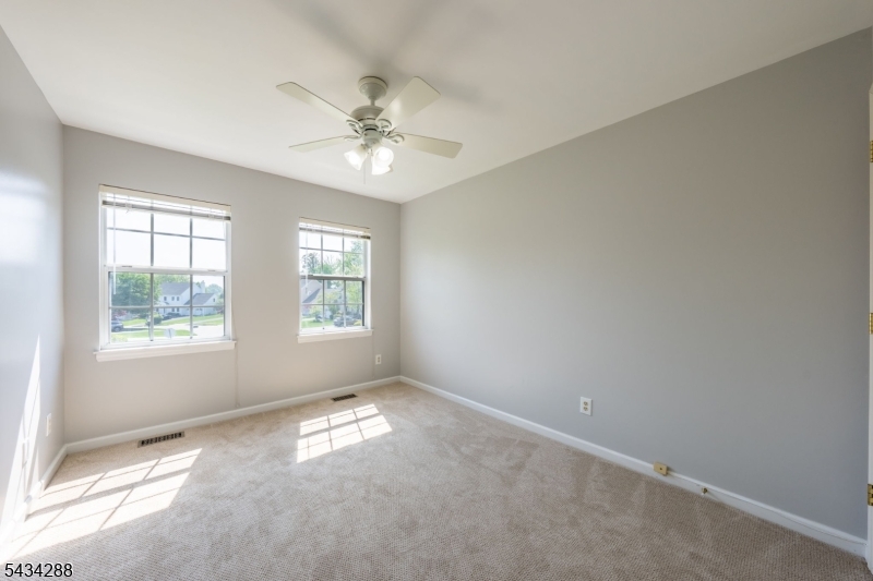 16 Landau Rd