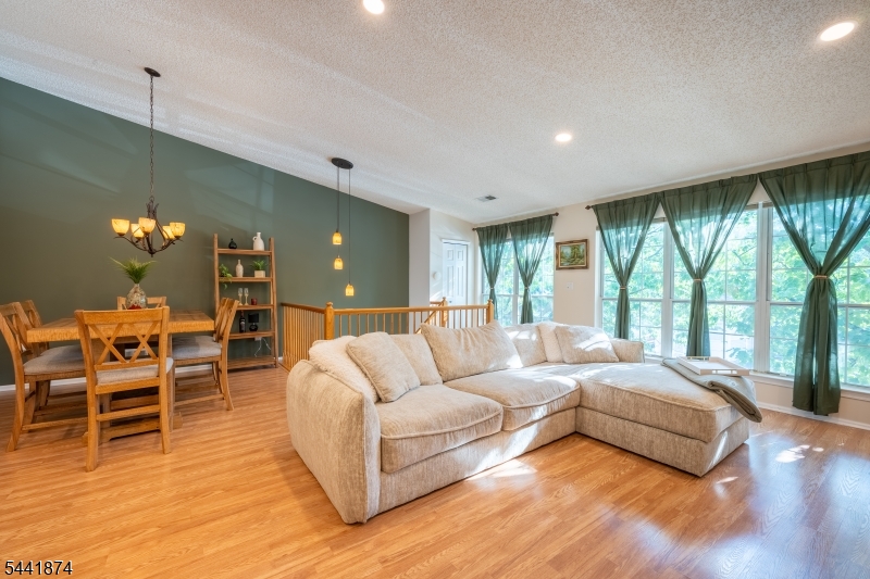 75 Gregory Ln 1506