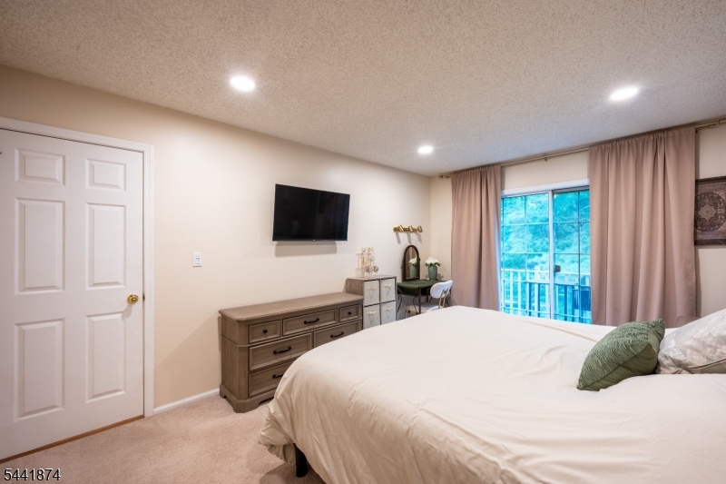 75 Gregory Ln 1506
