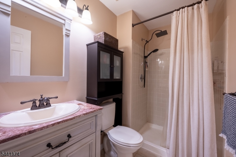 75 Gregory Ln 1506