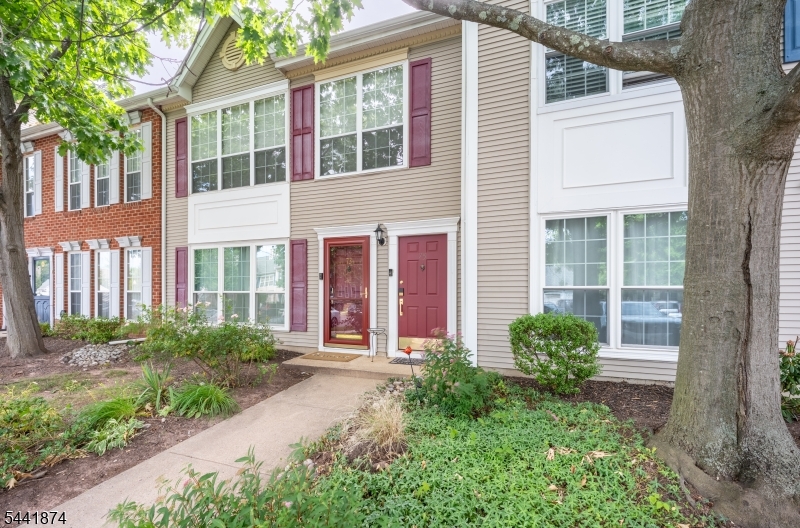 75 Gregory Ln 1506