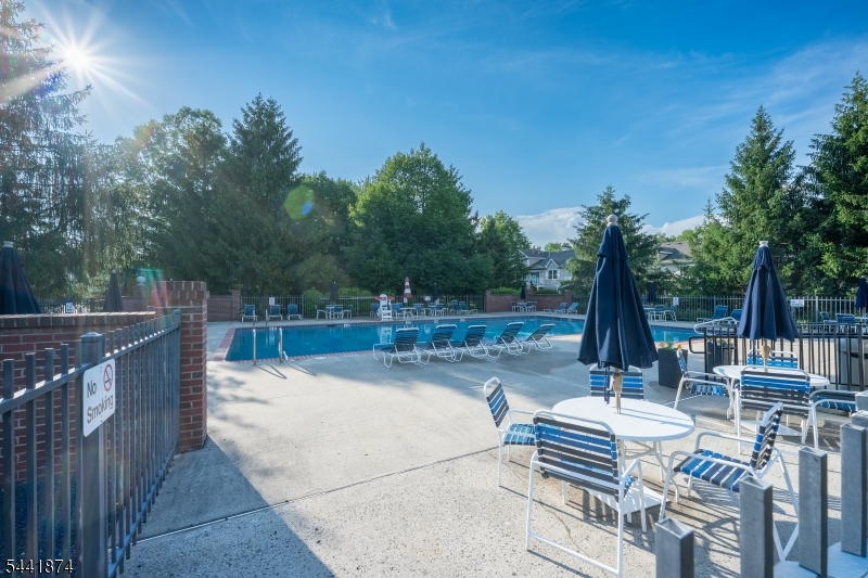 75 Gregory Ln 1506