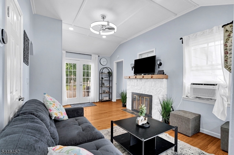 107 Minnehaha Blvd