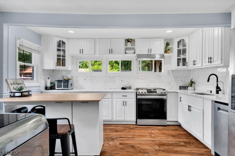 107 Minnehaha Blvd