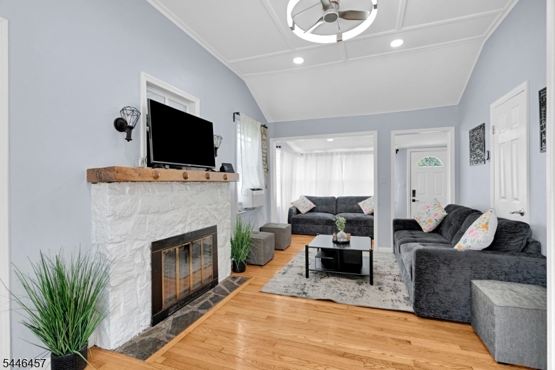 107 Minnehaha Blvd