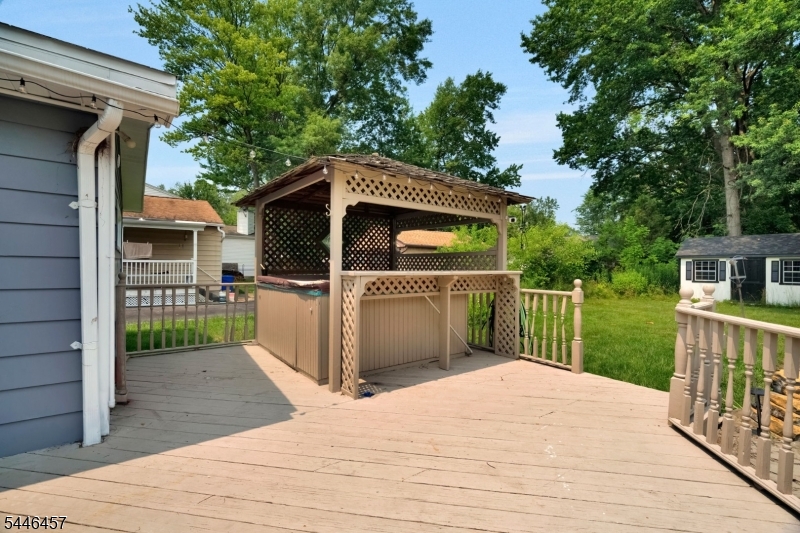 107 Minnehaha Blvd