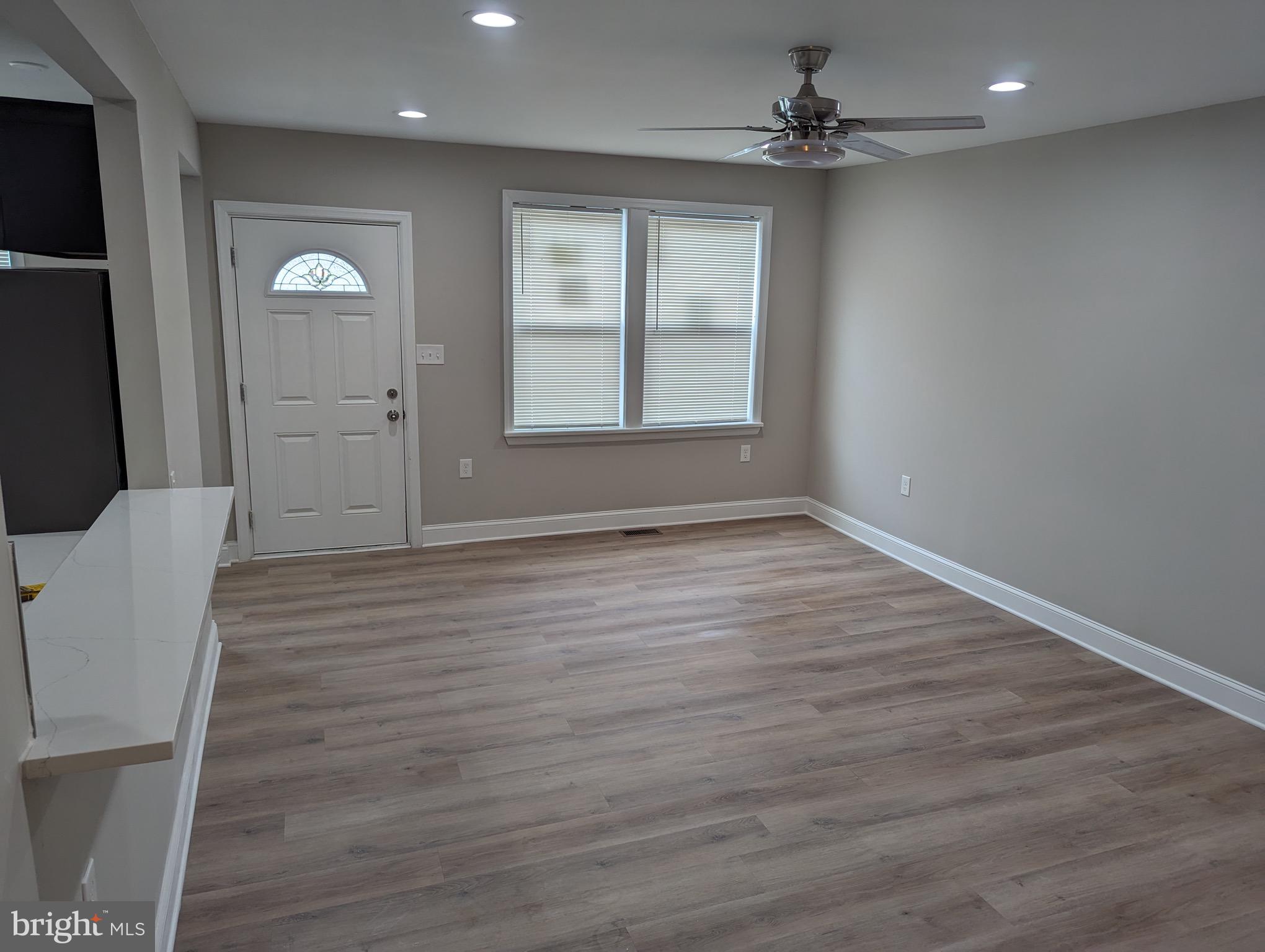309 W EVERGREEN AVENUE