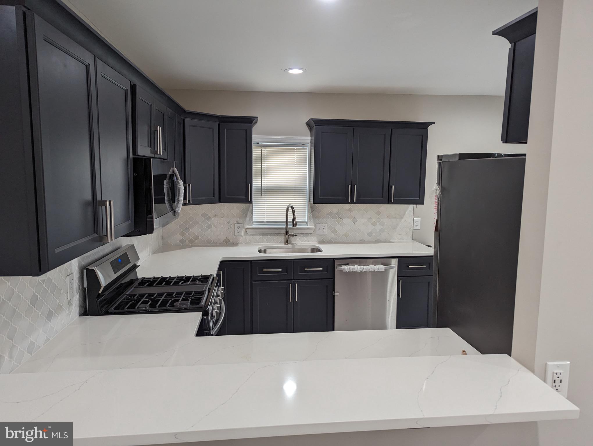 309 W EVERGREEN AVENUE