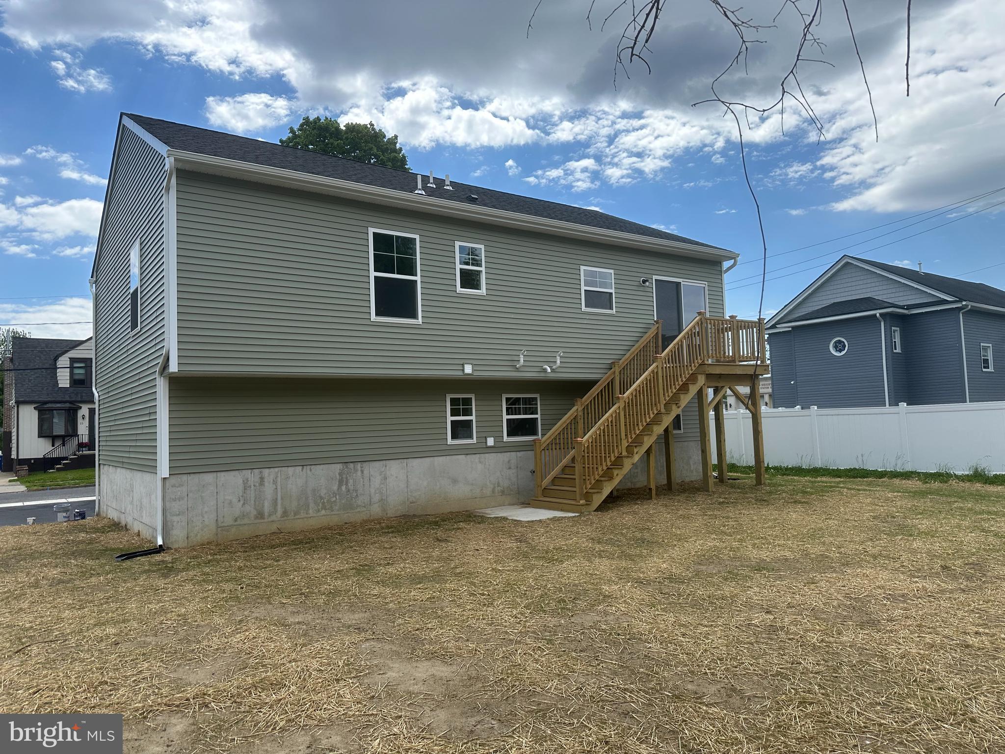 8 OXFORD AVENUE