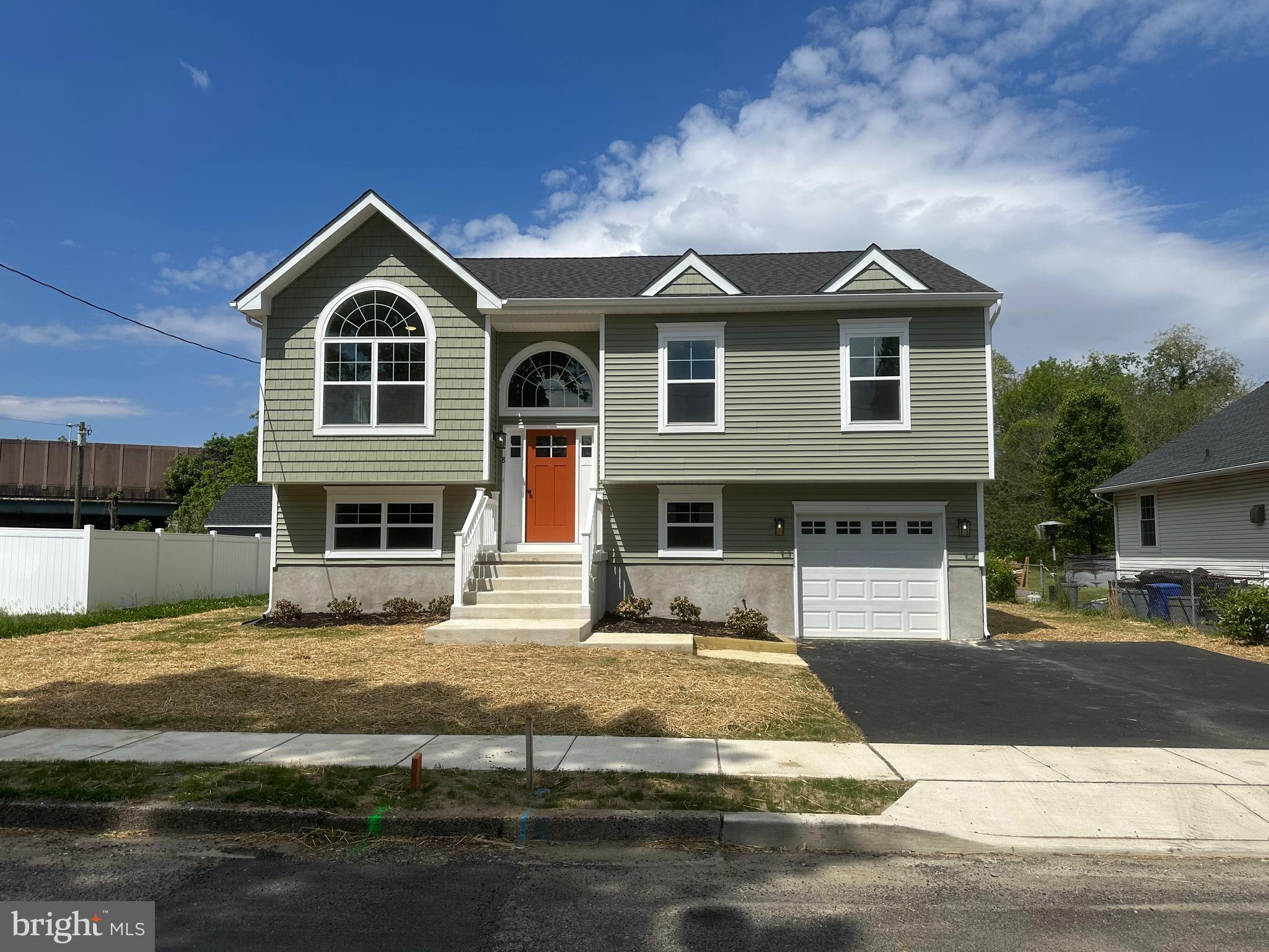 8 OXFORD AVENUE