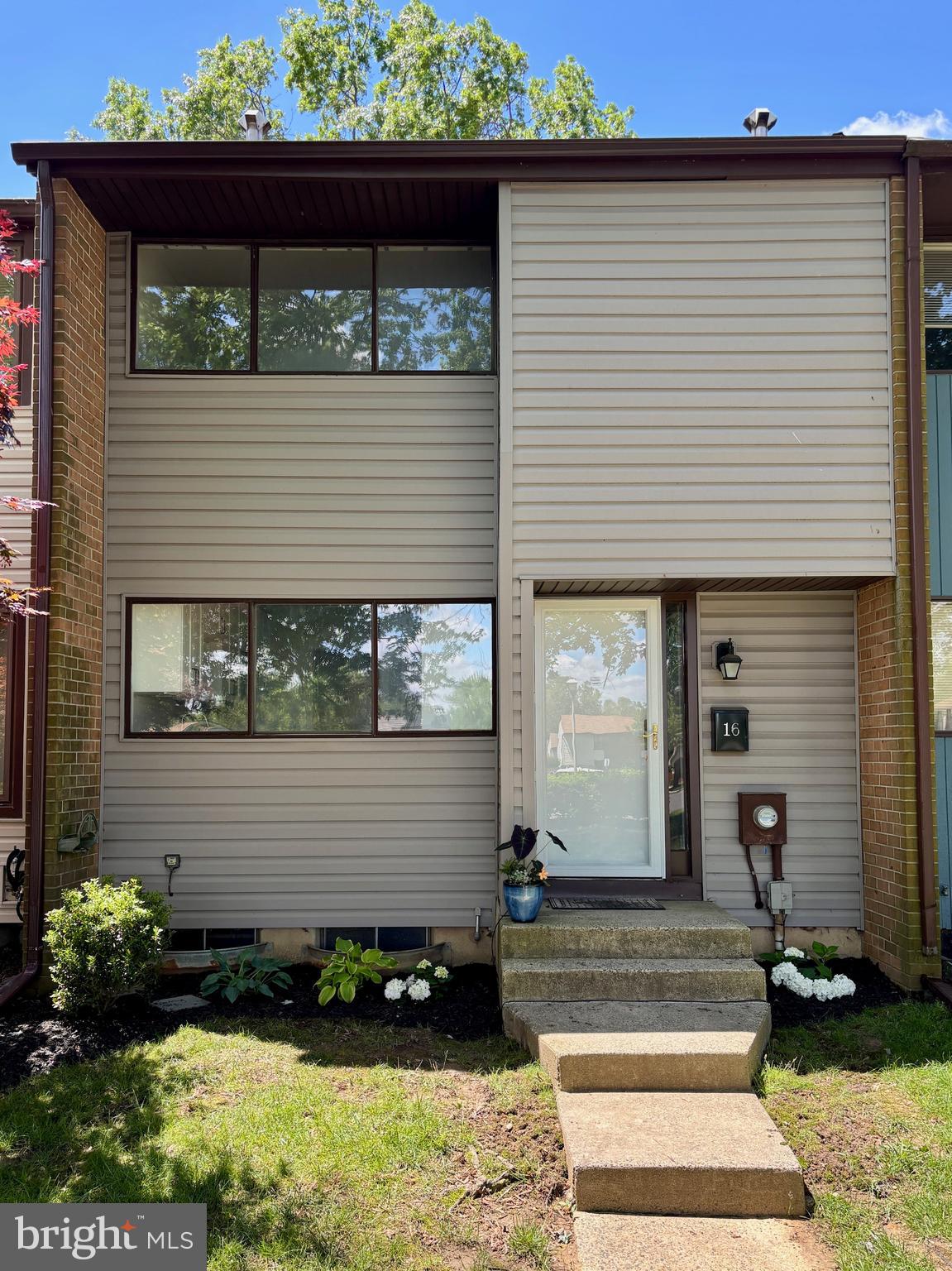 16 TWIN RIVERS DRIVE N