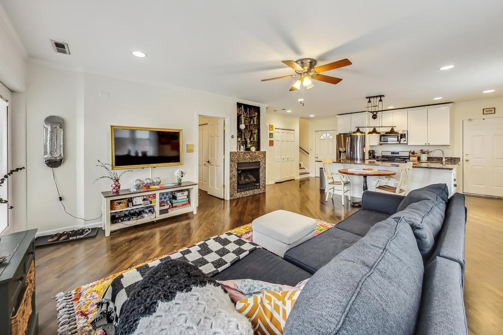 3715 W Giddings Street Unit: 1N