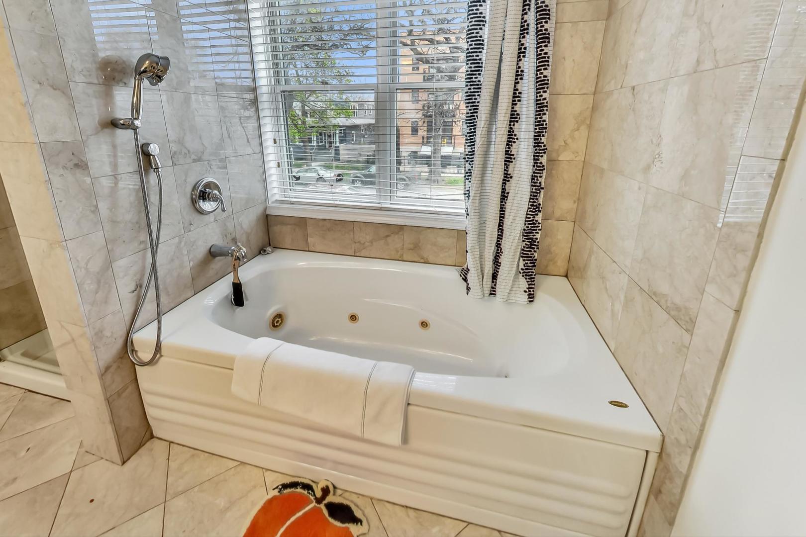 3715 W Giddings Street Unit: 1N