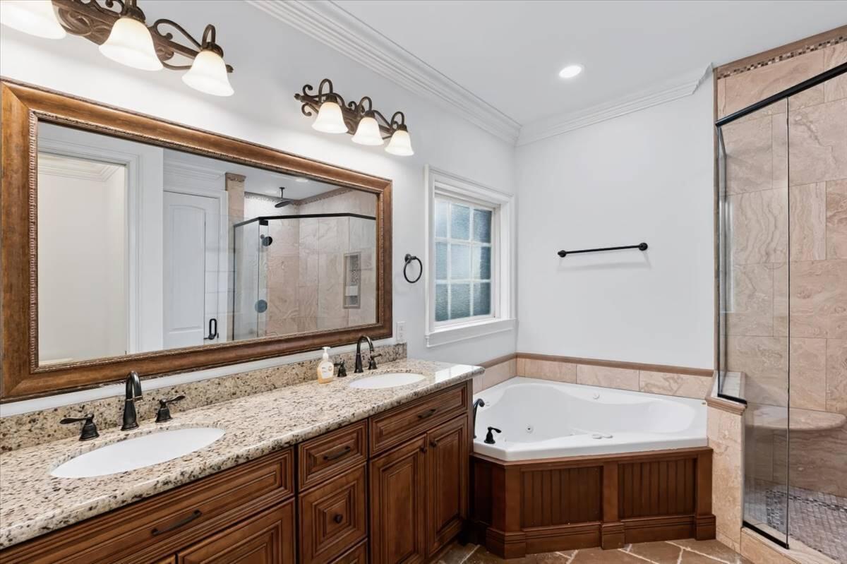 5347 Woodlake