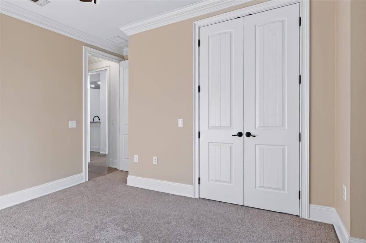 5347 Woodlake