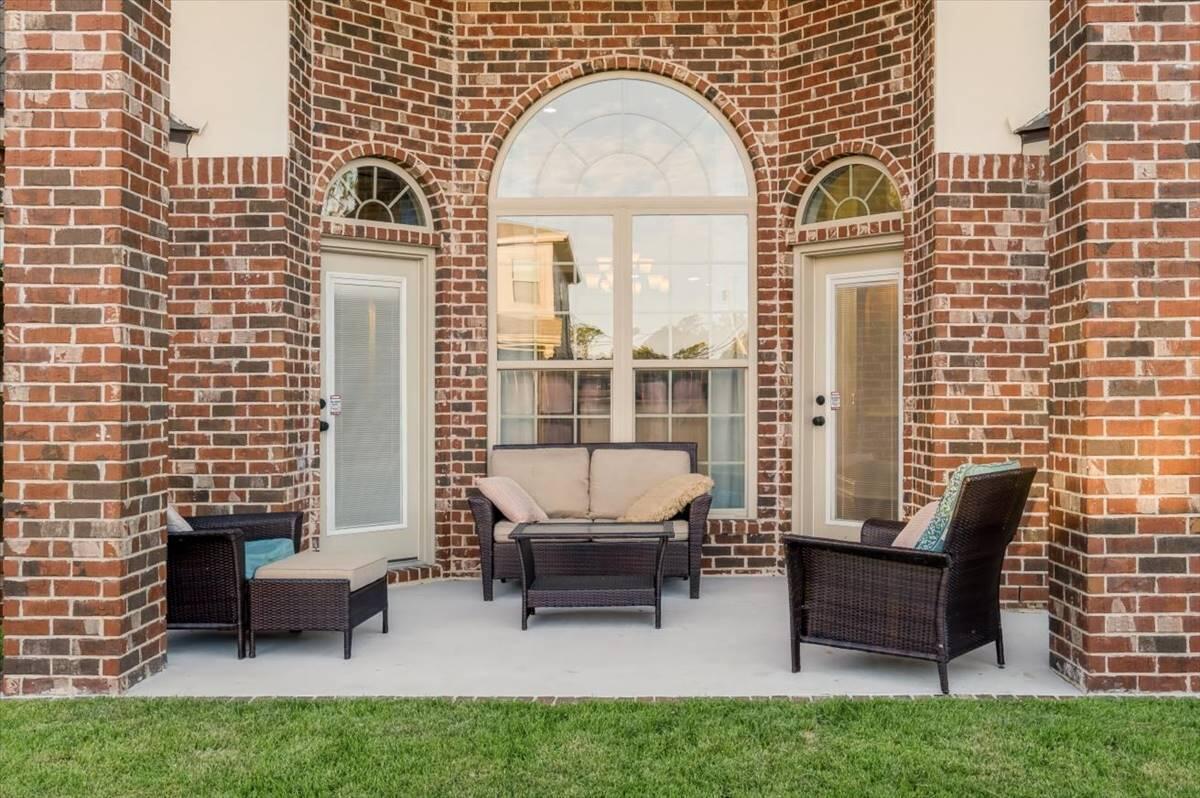5347 Woodlake