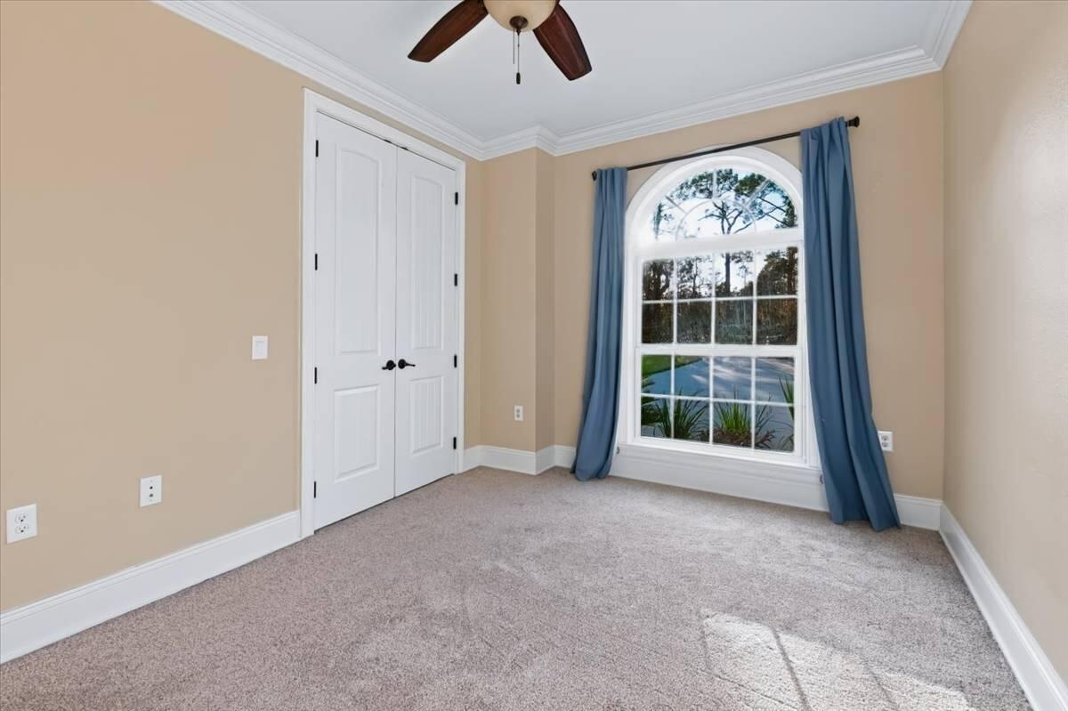 5347 Woodlake