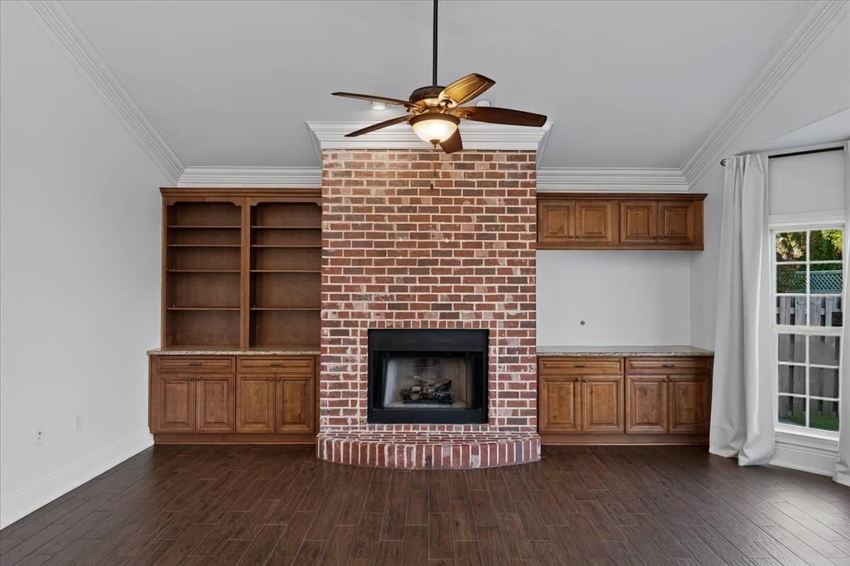 5347 Woodlake