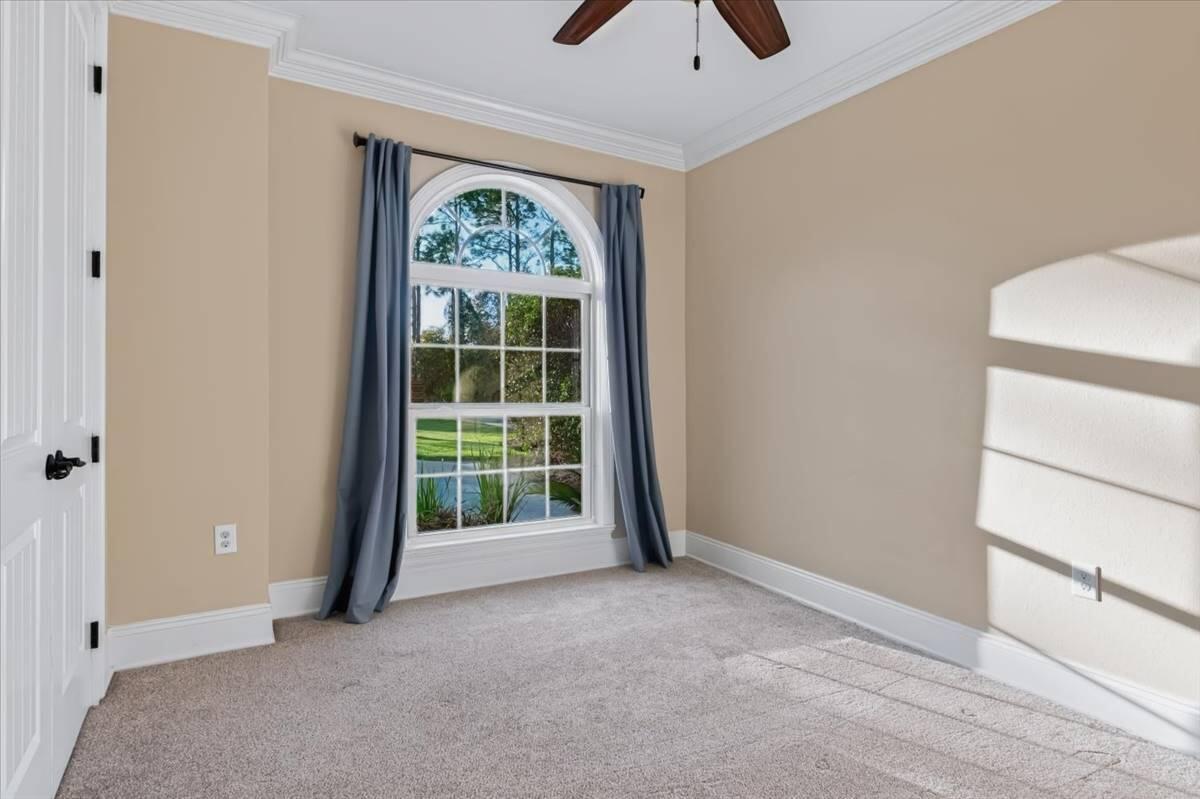 5347 Woodlake