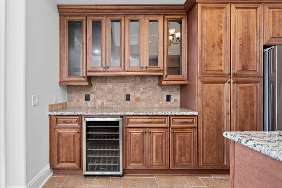5347 Woodlake
