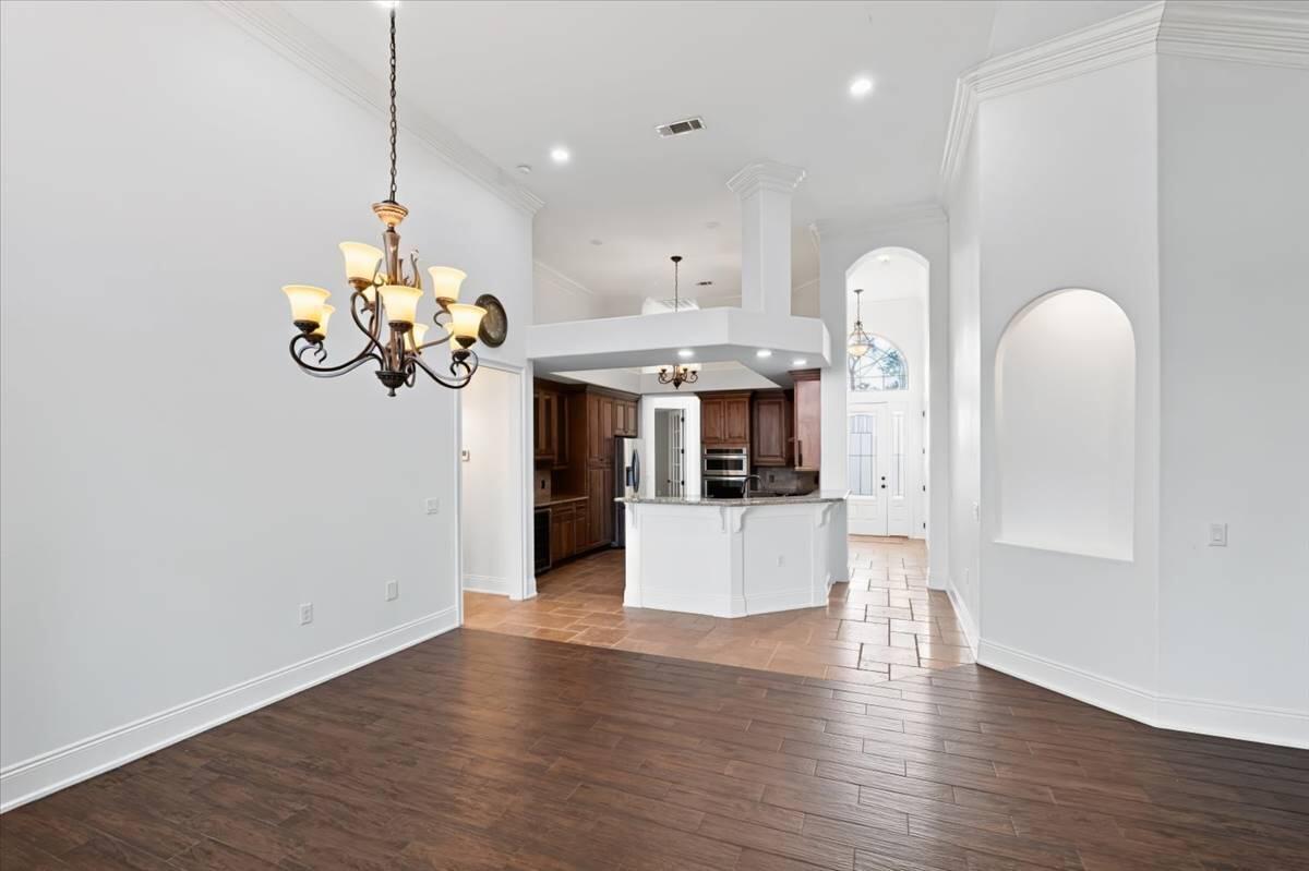 5347 Woodlake