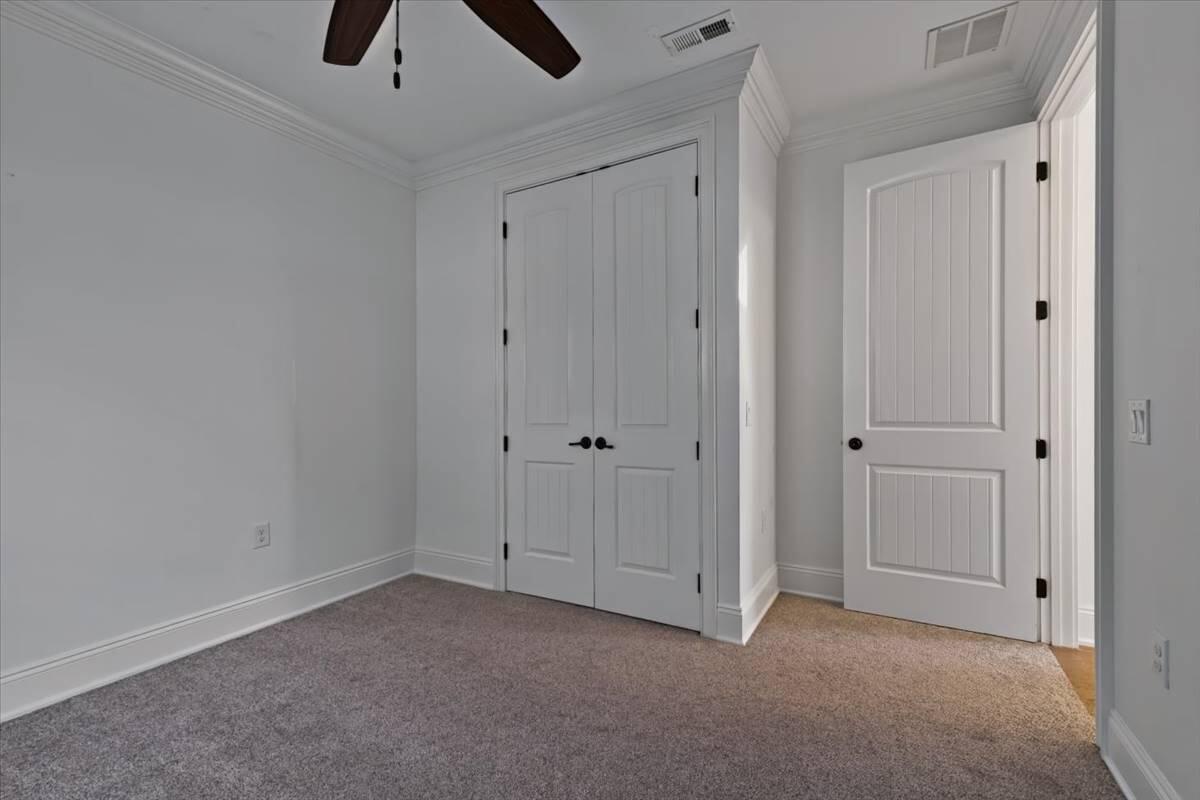5347 Woodlake