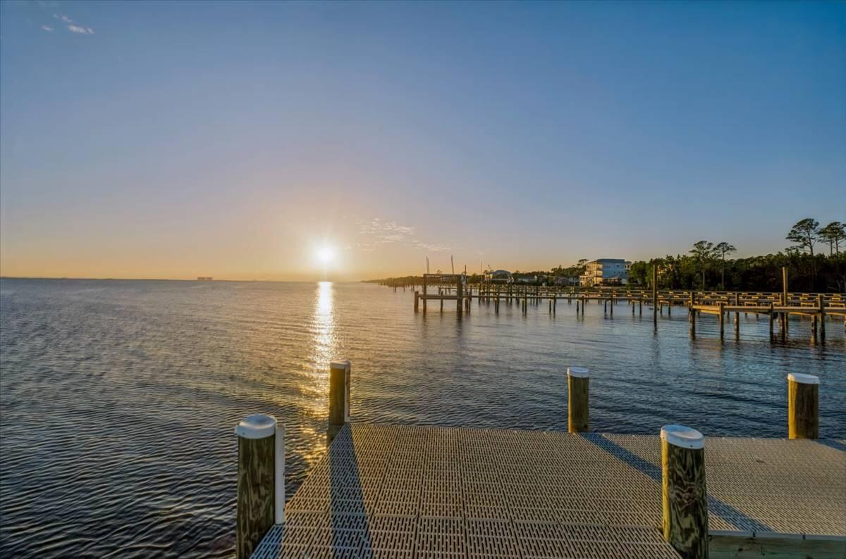 5347 Woodlake