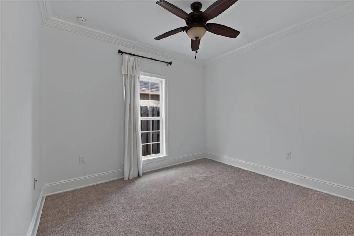 5347 Woodlake