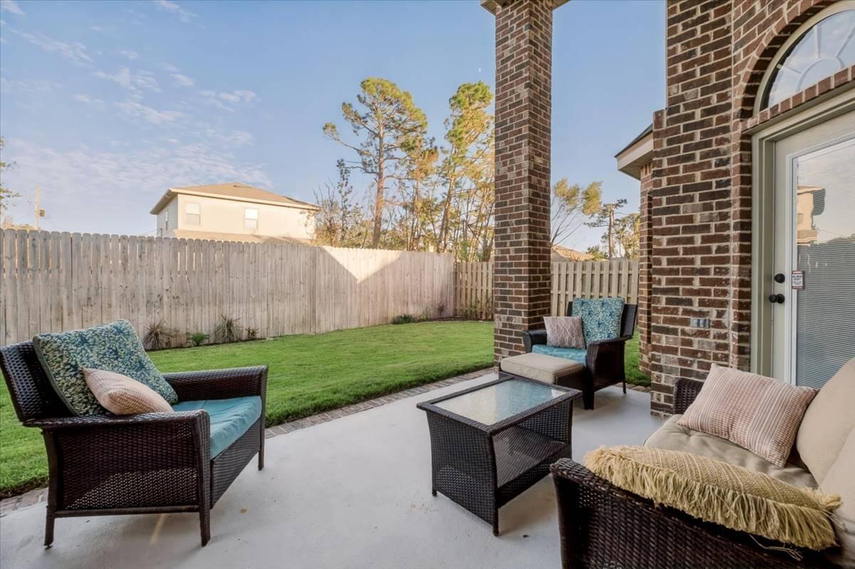 5347 Woodlake