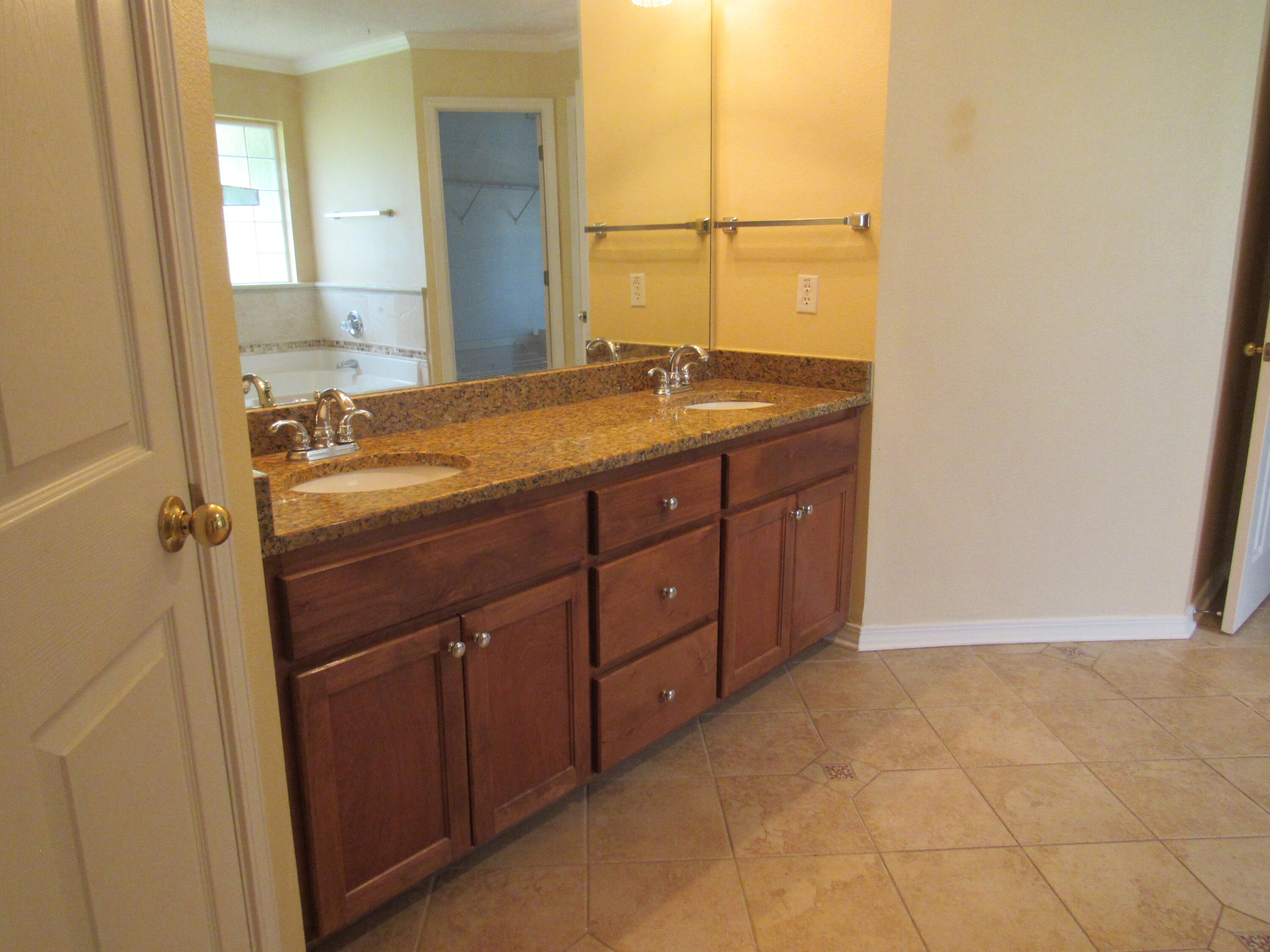 2705 Edgewood Drive