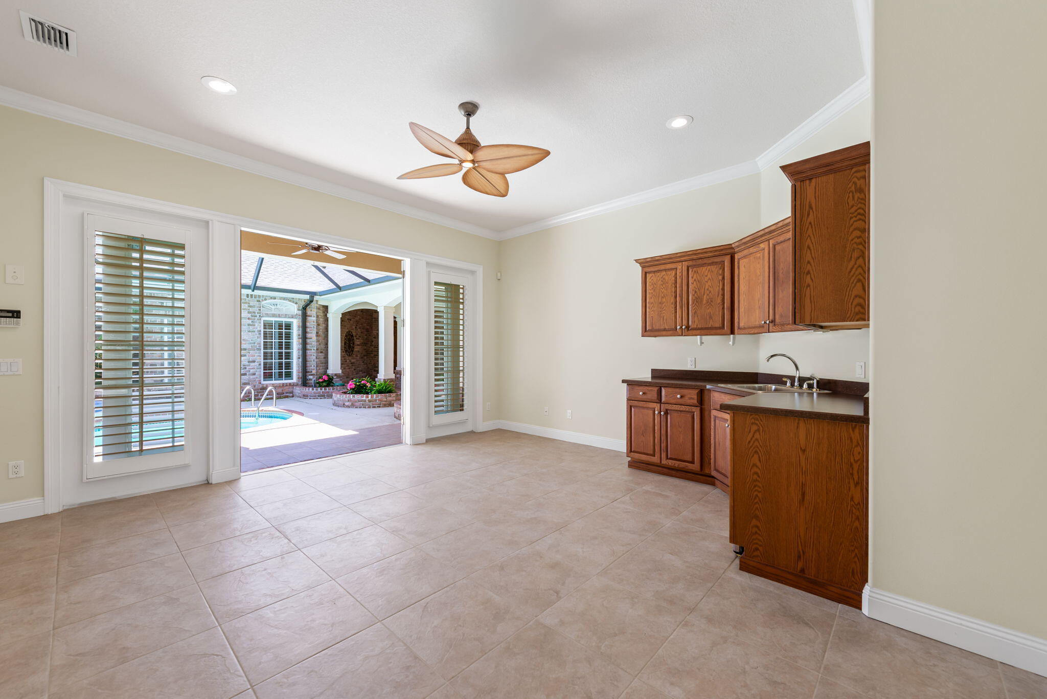 1548 Woodlawn Way