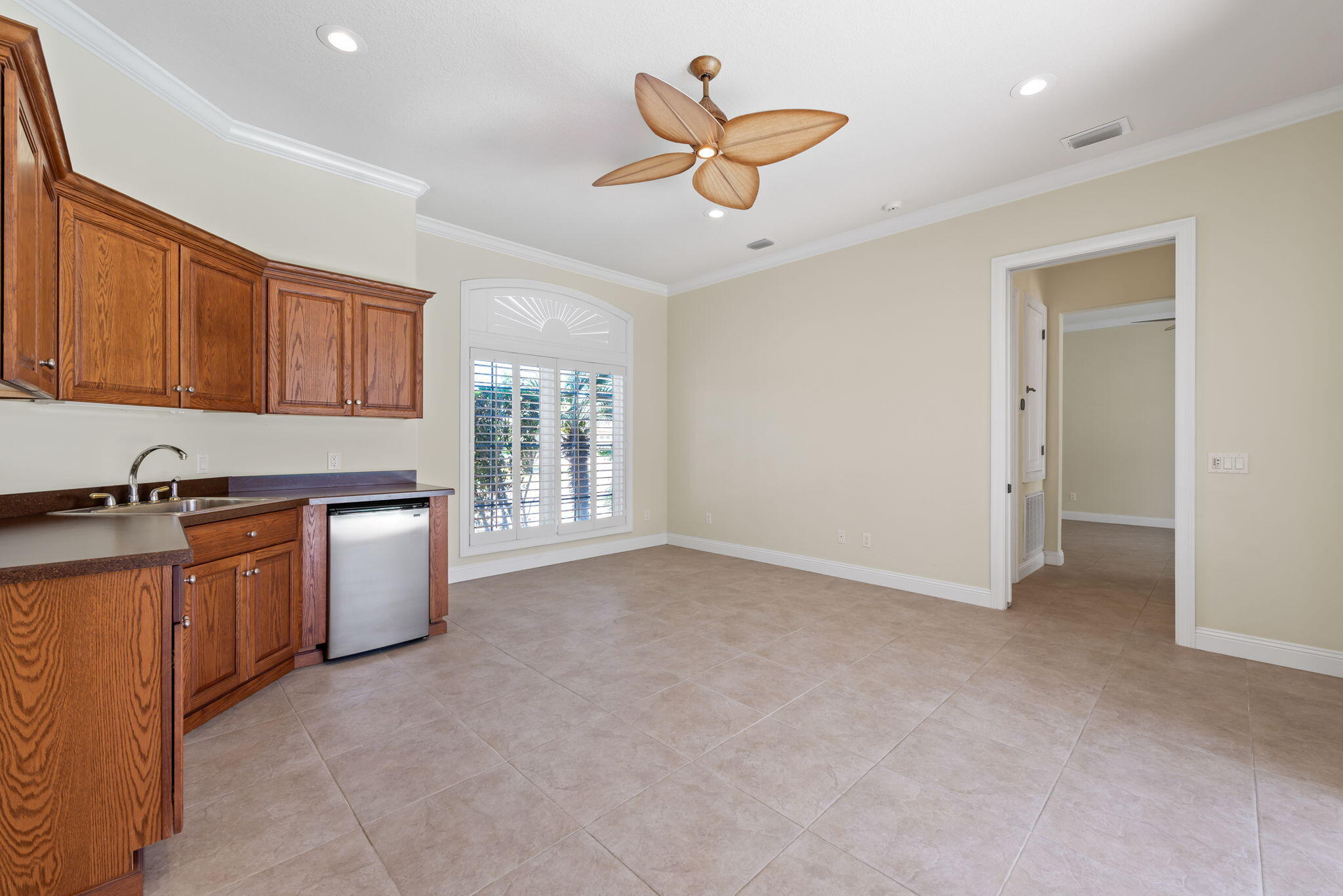 1548 Woodlawn Way