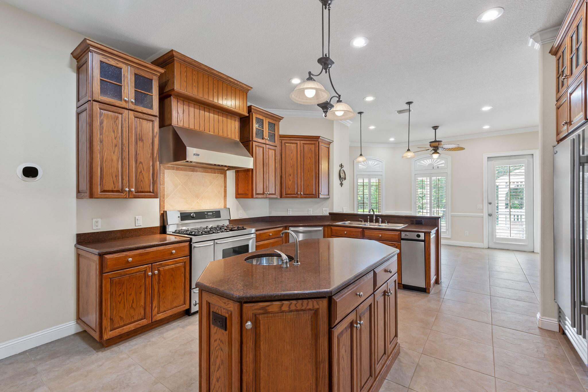 1548 Woodlawn Way