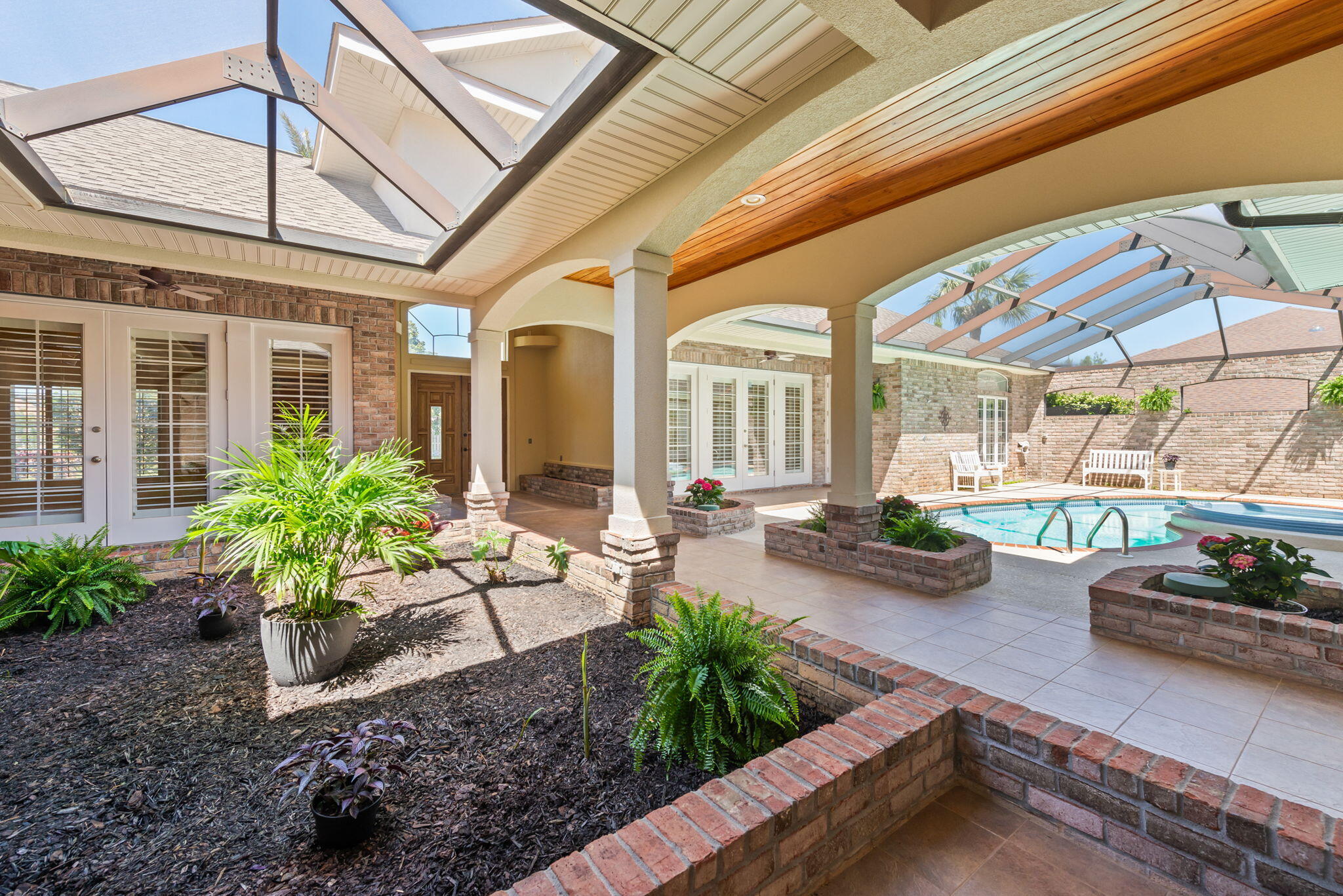 1548 Woodlawn Way
