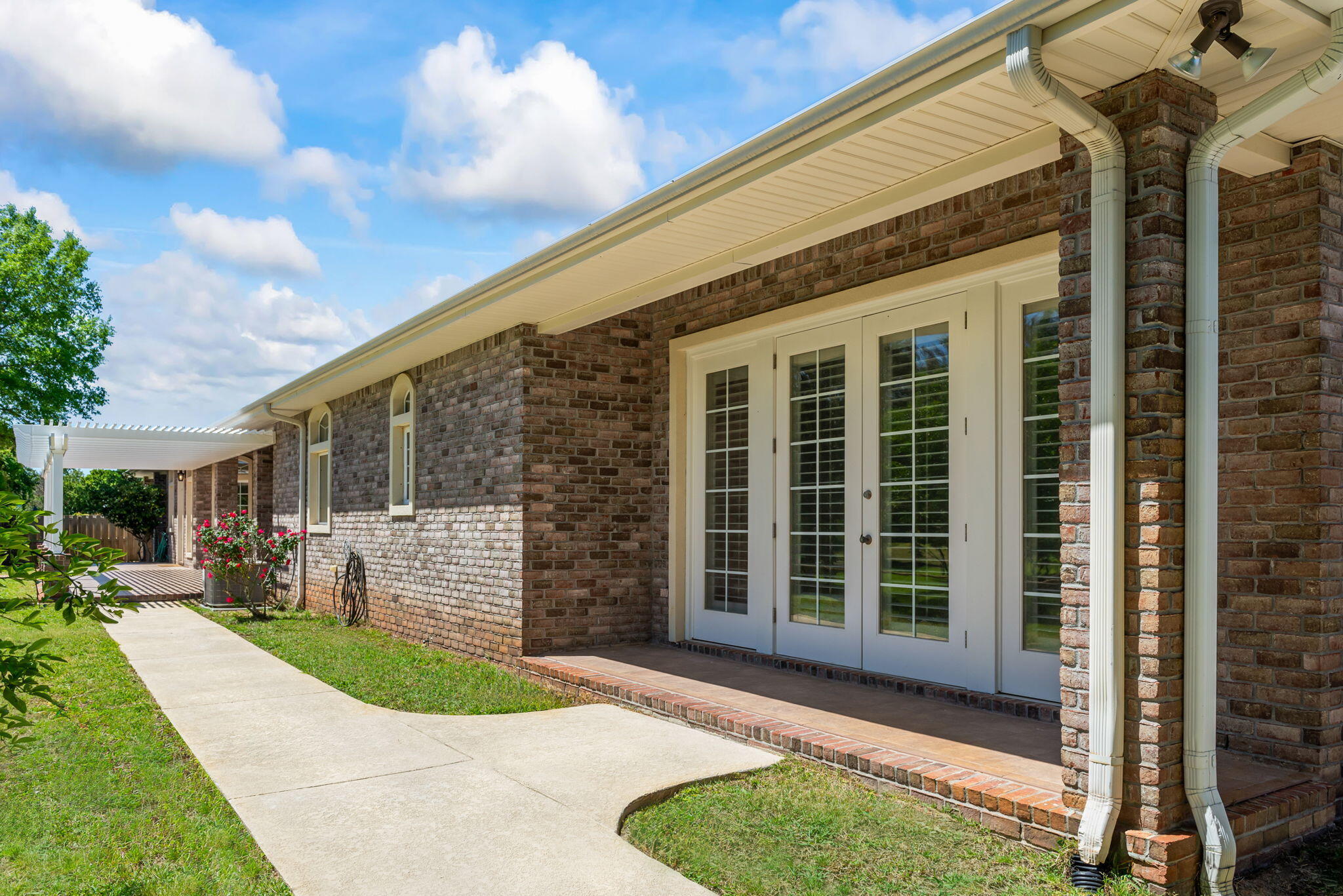 1548 Woodlawn Way