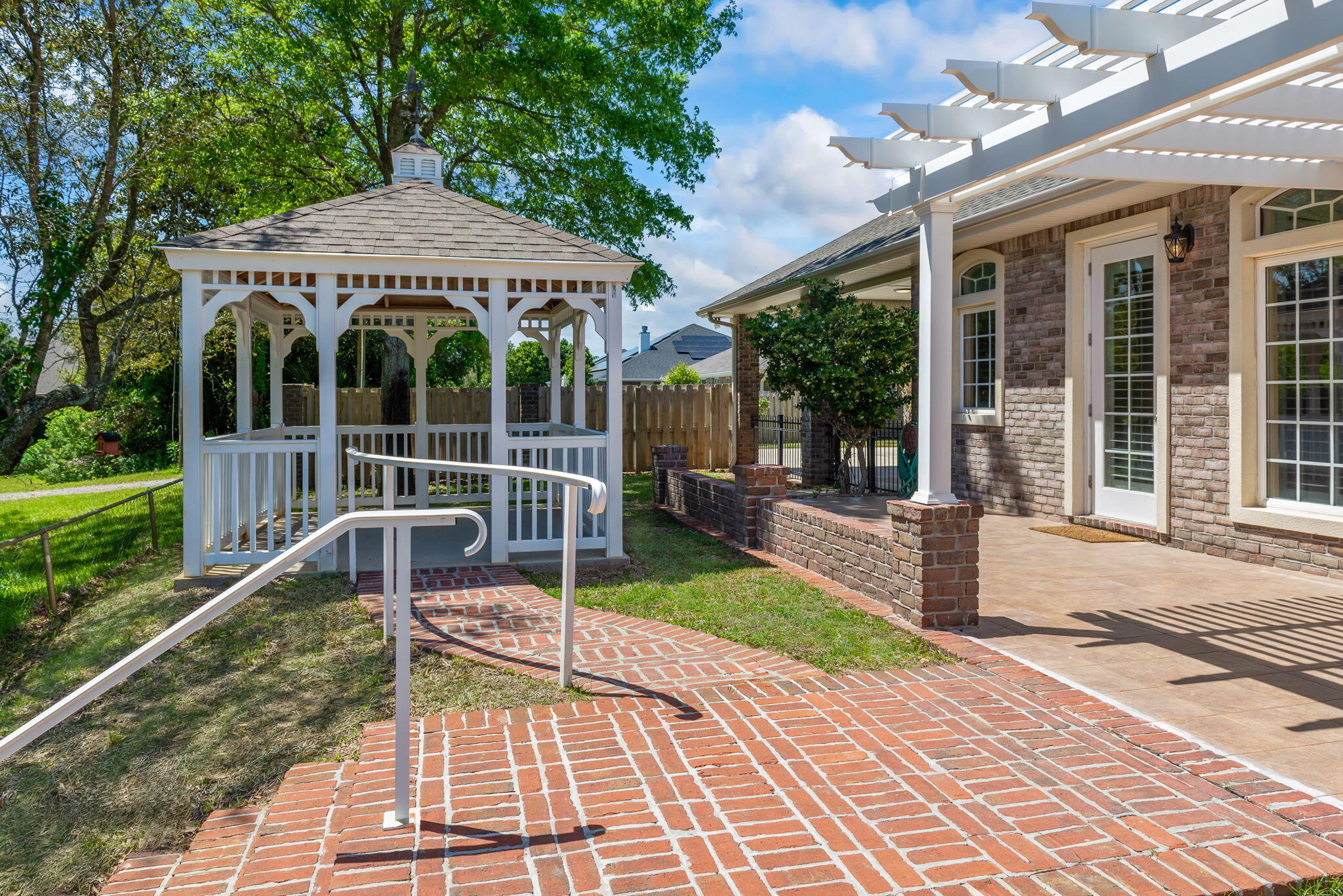 1548 Woodlawn Way