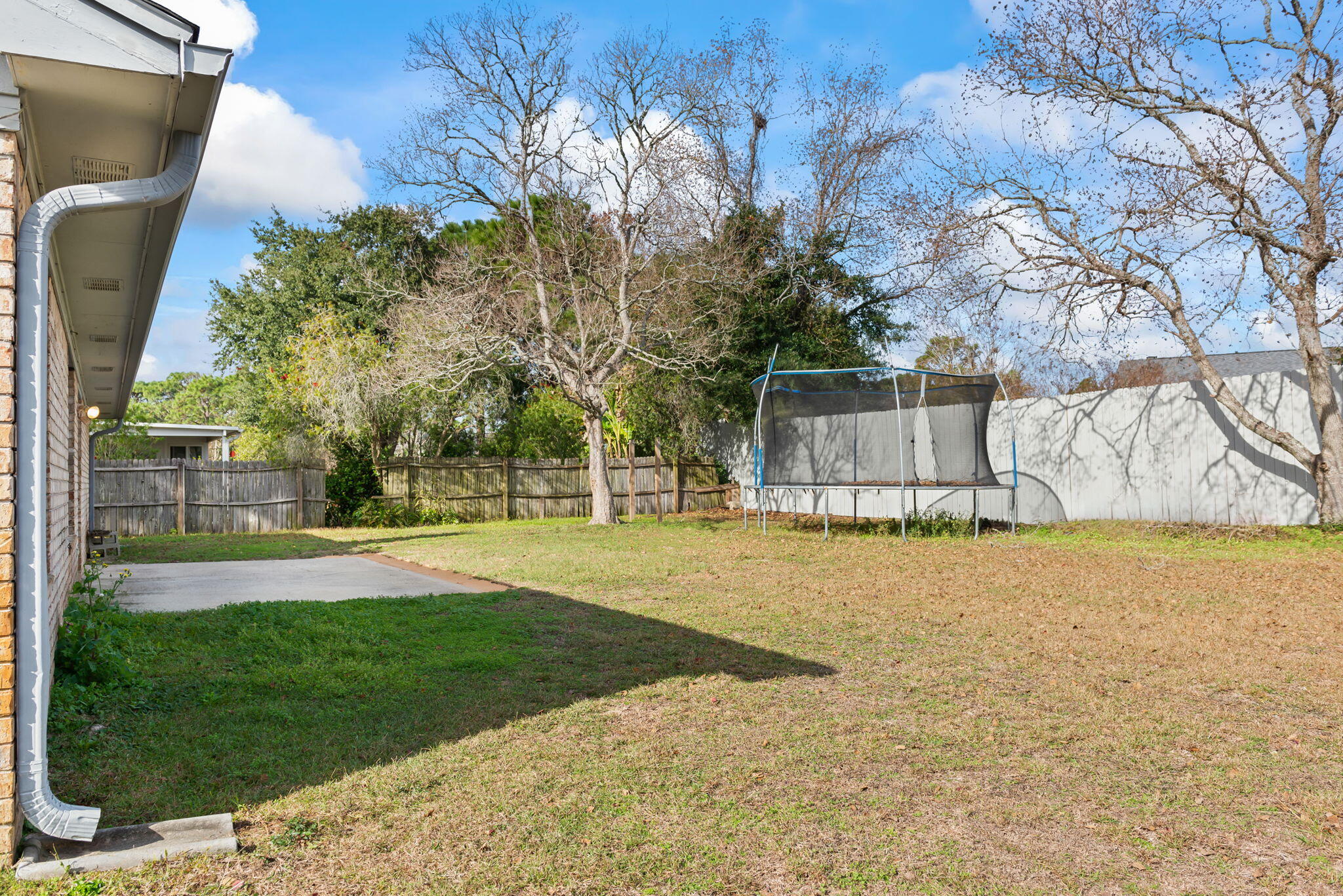 9512 Brentwood Boulevard