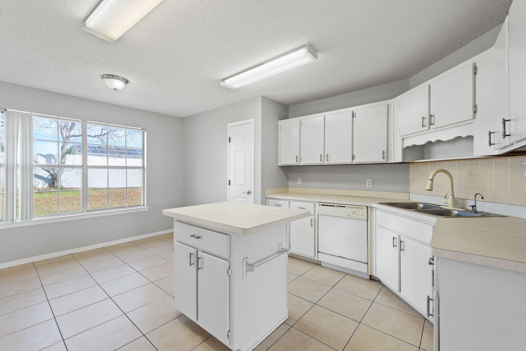 9512 Brentwood Boulevard