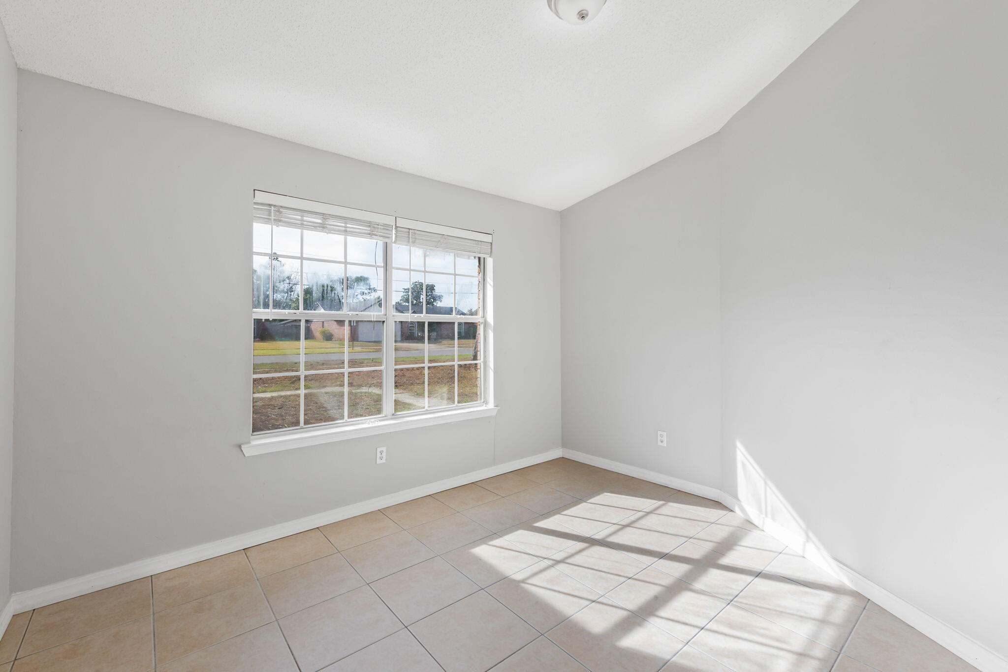 9512 Brentwood Boulevard