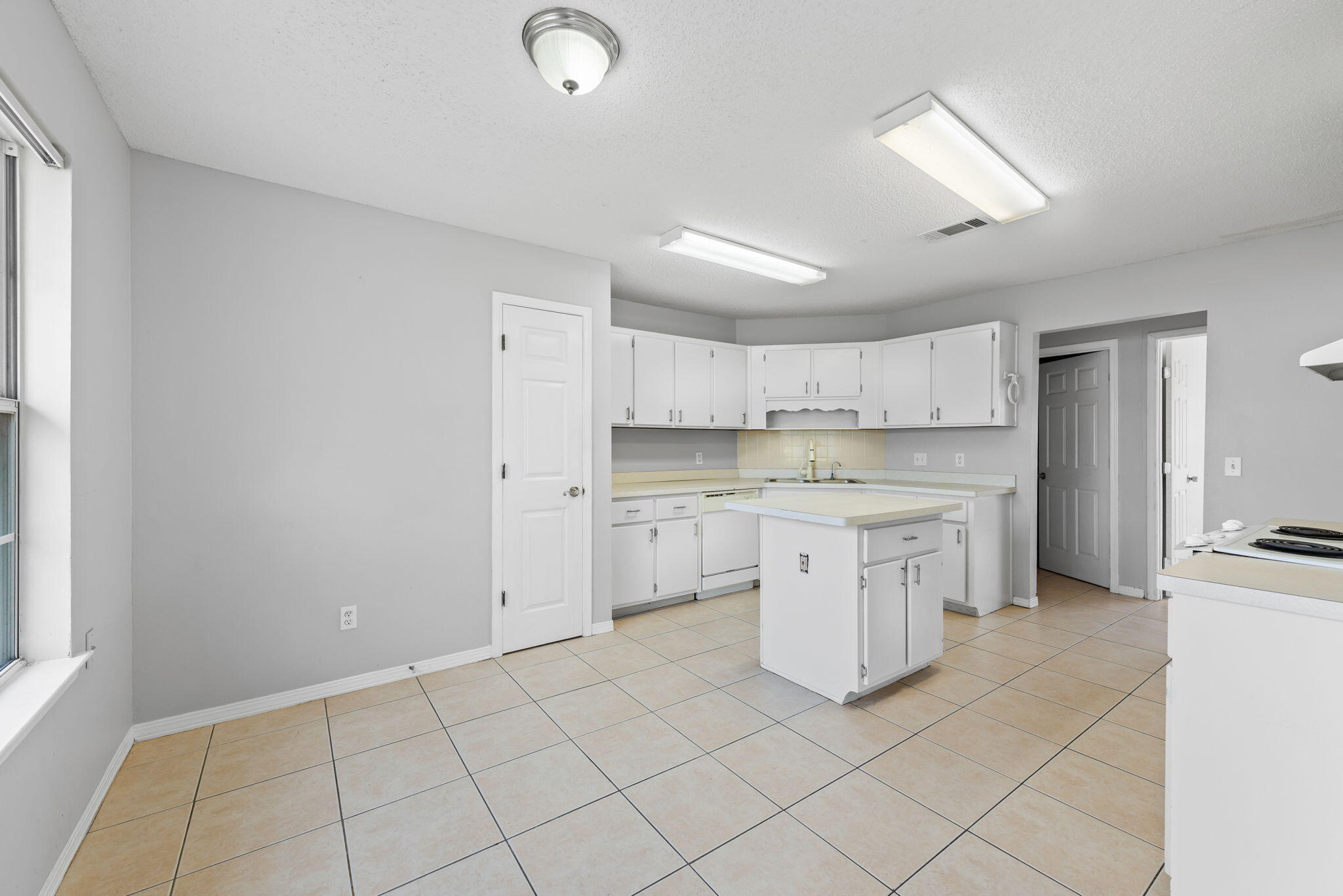 9512 Brentwood Boulevard