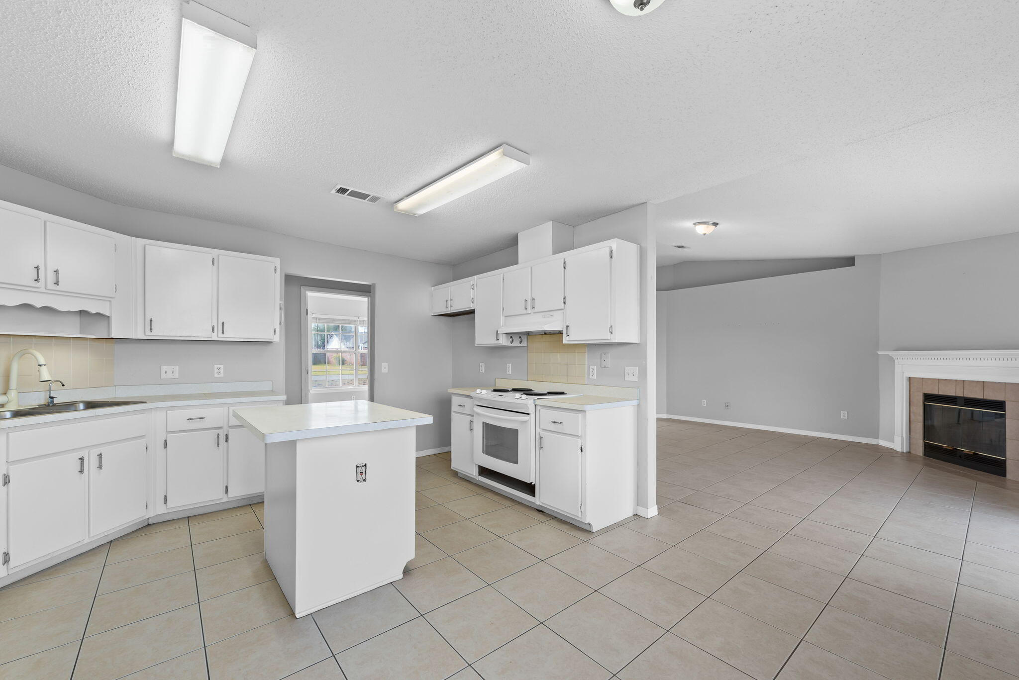 9512 Brentwood Boulevard