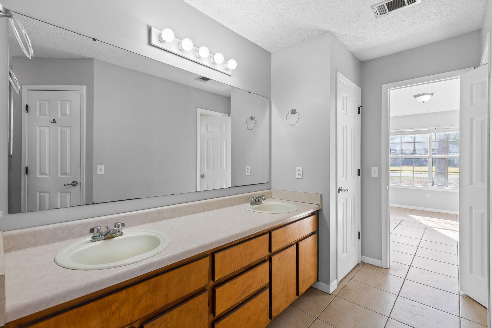 9512 Brentwood Boulevard