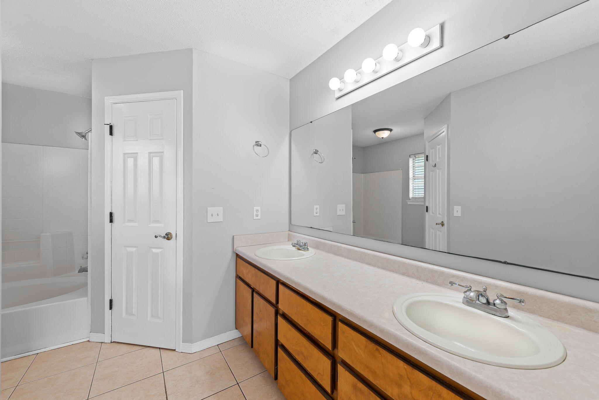 9512 Brentwood Boulevard